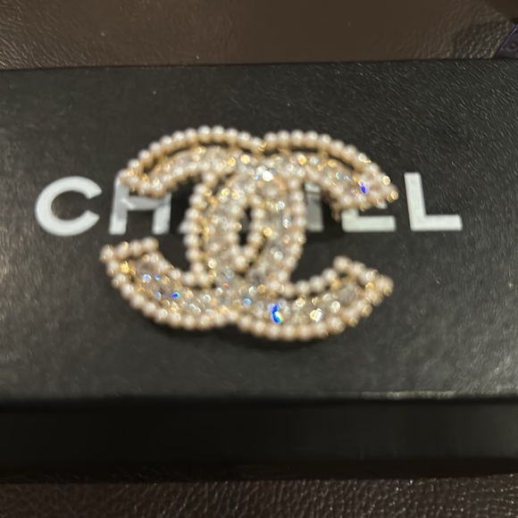 CHANEL Pin Brooch - Picture 4 of 4